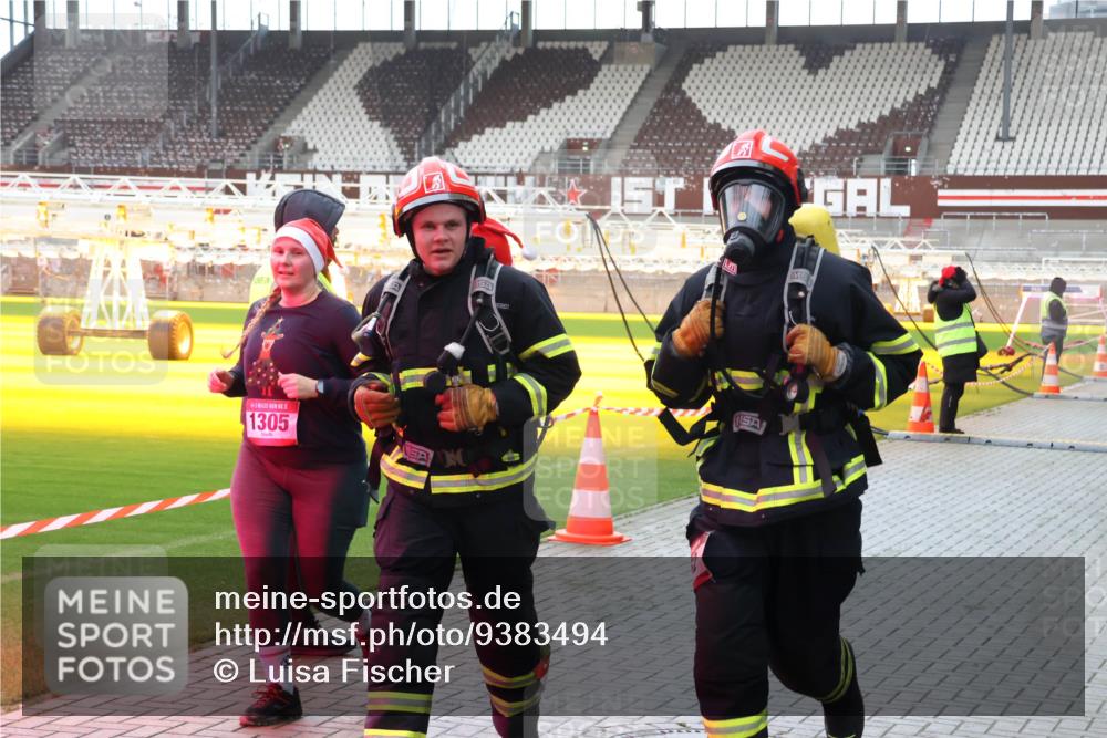 07.12.2025 - St. Pauli X-Mass-Run No. 15 Luisa Fischer http://msf.ph/oto/9383494 07.12.2025 10:53:14 Ziel 1305, 176, 262, 500, 504, 507, 510, 1305, 2673, 4797, 4859, 4882 meine-sportfotos.de