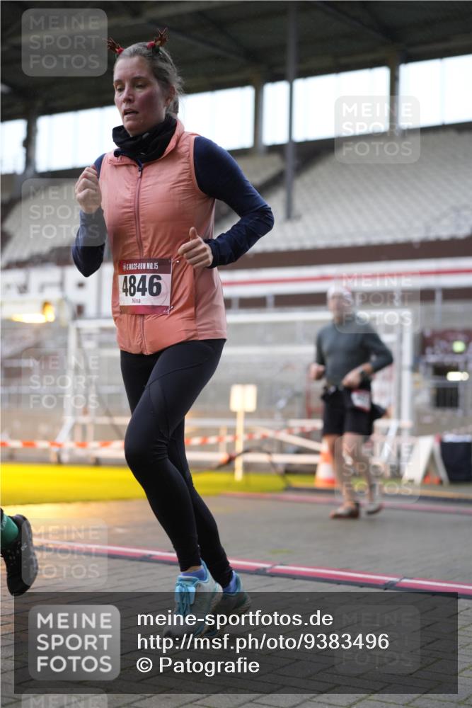 07.12.2025 - St. Pauli X-Mass-Run No. 15 Patografie http://msf.ph/oto/9383496 07.12.2025 10:24:53 Ziel 915, 974, 3152, 4078, 4079, 4091, 4092, 4135, 4136, 4155, 4177, 4431, 4474, 4496, 4497, 4513, 4514, 4530, 4846 meine-sportfotos.de