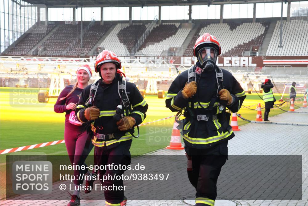 07.12.2025 - St. Pauli X-Mass-Run No. 15 Luisa Fischer http://msf.ph/oto/9383497 07.12.2025 10:53:15 Ziel 130, 150, 176, 262, 500, 504, 507, 510, 1305, 1684, 2673, 4859, 4882 meine-sportfotos.de