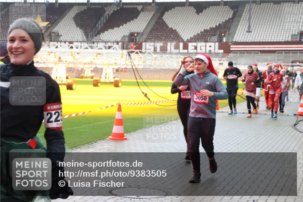 07.12.2025 - St. Pauli X-Mass-Run No. 15 Luisa Fischer http://msf.ph/oto/9383505 07.12.2025 11:26:19 Ziel 22, 3051, 3050, 674, 678, 1079, 1334, 1339, 1344, 1356, 1379, 1388, 1593, 1672, 1673, 2055, 2088, 2145, 2161, 2166, 2198, 2255, 2265, 2498, 2786, 3050, 3051, 3068, 3070, 3094, 3607, 4654, 4825 meine-sportfotos.de