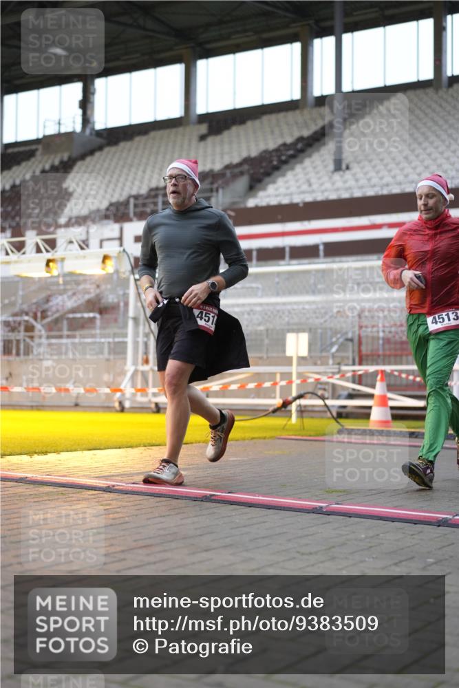 07.12.2025 - St. Pauli X-Mass-Run No. 15 Patografie http://msf.ph/oto/9383509 07.12.2025 10:24:54 Ziel 915, 974, 3152, 4078, 4079, 4091, 4092, 4135, 4177, 4431, 4474, 4496, 4497, 4513, 4514, 4530, 4846 meine-sportfotos.de