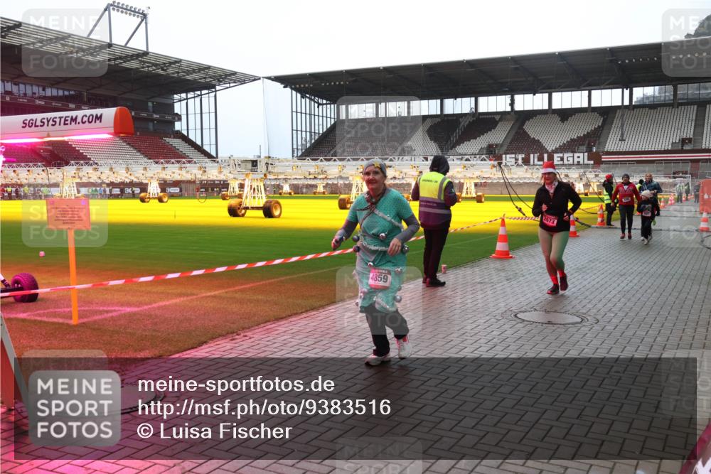 07.12.2025 - St. Pauli X-Mass-Run No. 15 Luisa Fischer http://msf.ph/oto/9383516 07.12.2025 10:53:28 Ziel 0, 4859, 2673, 176, 262, 500, 504, 507, 510, 1305, 1684, 2673, 3128, 4859 meine-sportfotos.de