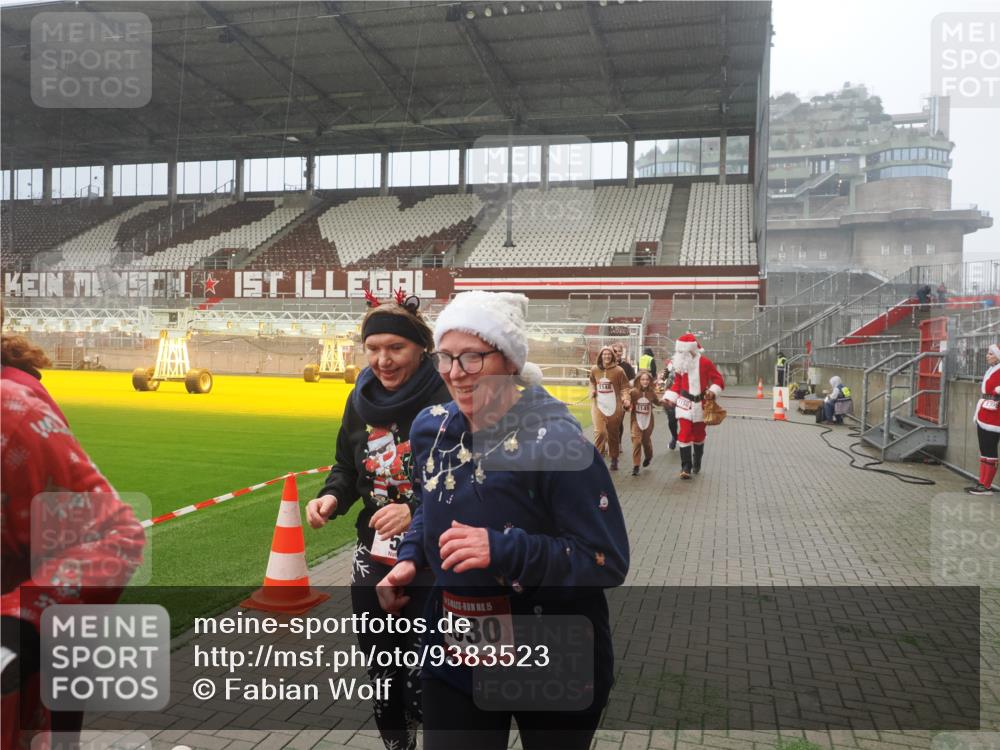 07.12.2025 - St. Pauli X-Mass-Run No. 15 Fabian Wolf http://msf.ph/oto/9383523 07.12.2025 10:11:01 Ziel 57, 979, 983, 1148, 1149, 1150, 1426, 1929, 1935, 2530 meine-sportfotos.de