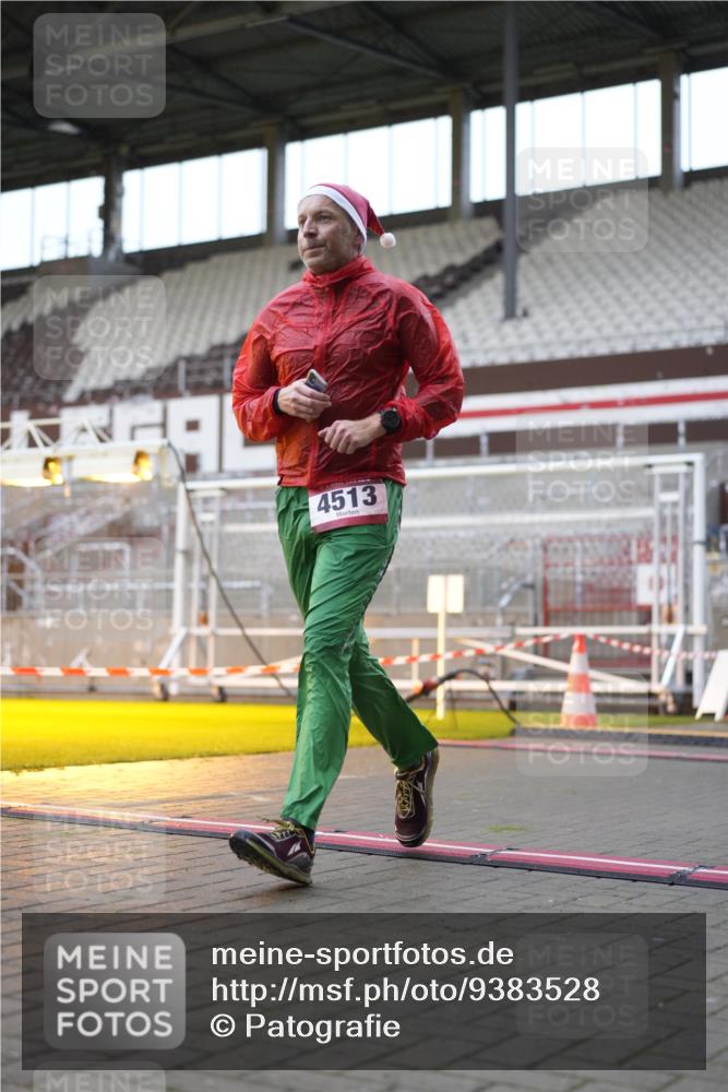 07.12.2025 - St. Pauli X-Mass-Run No. 15 Patografie http://msf.ph/oto/9383528 07.12.2025 10:24:55 Ziel 915, 974, 3152, 4078, 4079, 4091, 4092, 4135, 4177, 4431, 4474, 4496, 4497, 4513, 4514, 4530, 4846 meine-sportfotos.de
