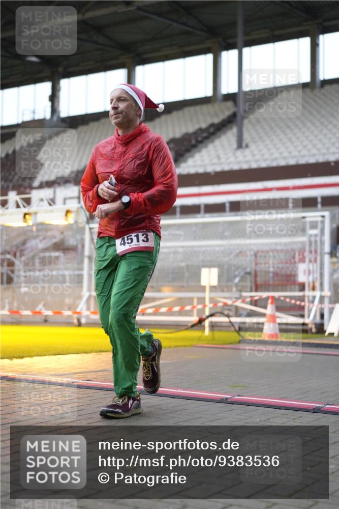 07.12.2025 - St. Pauli X-Mass-Run No. 15 Patografie http://msf.ph/oto/9383536 07.12.2025 10:24:55 Ziel 915, 974, 3152, 4078, 4079, 4091, 4092, 4135, 4177, 4431, 4474, 4496, 4497, 4513, 4514, 4530, 4846 meine-sportfotos.de
