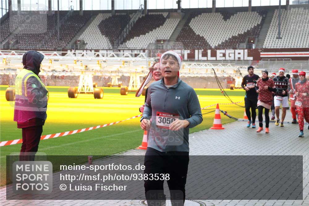 07.12.2025 - St. Pauli X-Mass-Run No. 15 Luisa Fischer http://msf.ph/oto/9383538 07.12.2025 11:26:20 Ziel 3050, 1673, 674, 678, 1079, 1334, 1339, 1344, 1356, 1379, 1388, 1593, 1672, 1673, 2055, 2088, 2145, 2161, 2166, 2198, 2255, 2265, 2498, 2786, 2795, 3050, 3051, 3068, 3070, 3094, 3607, 4654, 4825 meine-sportfotos.de