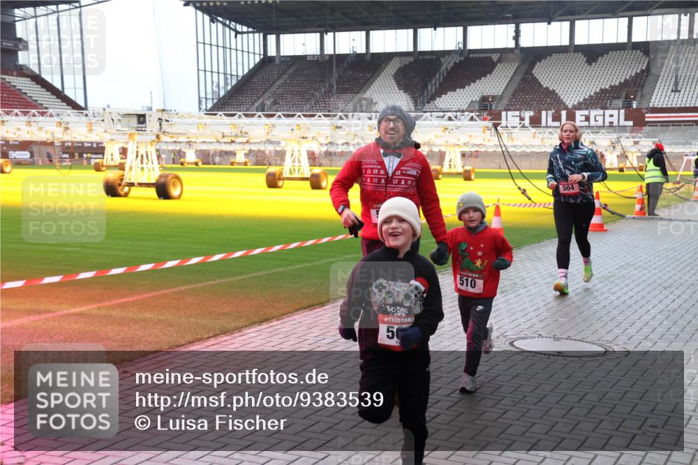 07.12.2025 - St. Pauli X-Mass-Run No. 15 Luisa Fischer http://msf.ph/oto/9383539 07.12.2025 10:53:33 Ziel 56, 510, 504, 176, 262, 500, 504, 507, 510, 546, 1305, 1684, 2673, 3128, 4859 meine-sportfotos.de