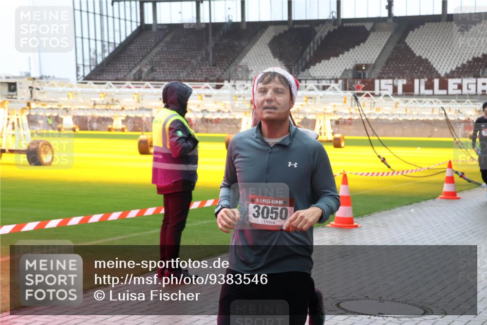 07.12.2025 - St. Pauli X-Mass-Run No. 15 Luisa Fischer http://msf.ph/oto/9383546 07.12.2025 11:26:21 Ziel 3050, 674, 678, 1079, 1334, 1339, 1344, 1356, 1379, 1388, 1593, 1672, 1673, 2055, 2088, 2145, 2161, 2166, 2198, 2255, 2265, 2498, 2786, 2795, 3050, 3051, 3068, 3070, 3094, 3257, 3260, 3261, 3607, 4654, 4825 meine-sportfotos.de