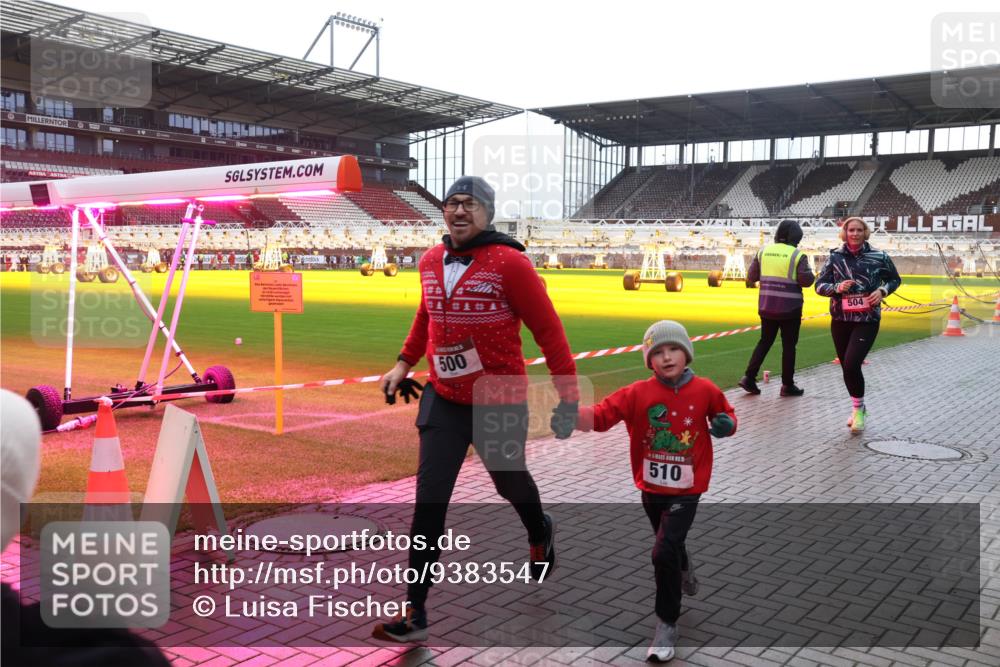 07.12.2025 - St. Pauli X-Mass-Run No. 15 Luisa Fischer http://msf.ph/oto/9383547 07.12.2025 10:53:34 Ziel 500, 5, 510, 504, 176, 262, 500, 504, 507, 510, 546, 1305, 1684, 2673, 3128, 4859 meine-sportfotos.de