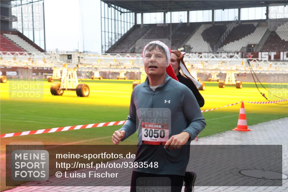 07.12.2025 - St. Pauli X-Mass-Run No. 15 Luisa Fischer http://msf.ph/oto/9383548 07.12.2025 11:26:21 Ziel 3050, 674, 678, 1079, 1334, 1339, 1344, 1356, 1379, 1388, 1593, 1672, 1673, 2055, 2088, 2145, 2161, 2166, 2198, 2255, 2265, 2498, 2786, 2795, 3050, 3051, 3068, 3070, 3094, 3257, 3260, 3261, 3607, 4654, 4825 meine-sportfotos.de