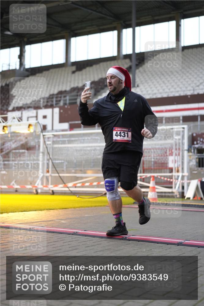 07.12.2025 - St. Pauli X-Mass-Run No. 15 Patografie http://msf.ph/oto/9383549 07.12.2025 10:24:56 Ziel 915, 974, 1012, 3152, 4078, 4091, 4092, 4177, 4431, 4474, 4496, 4497, 4513, 4514, 4530, 4846 meine-sportfotos.de