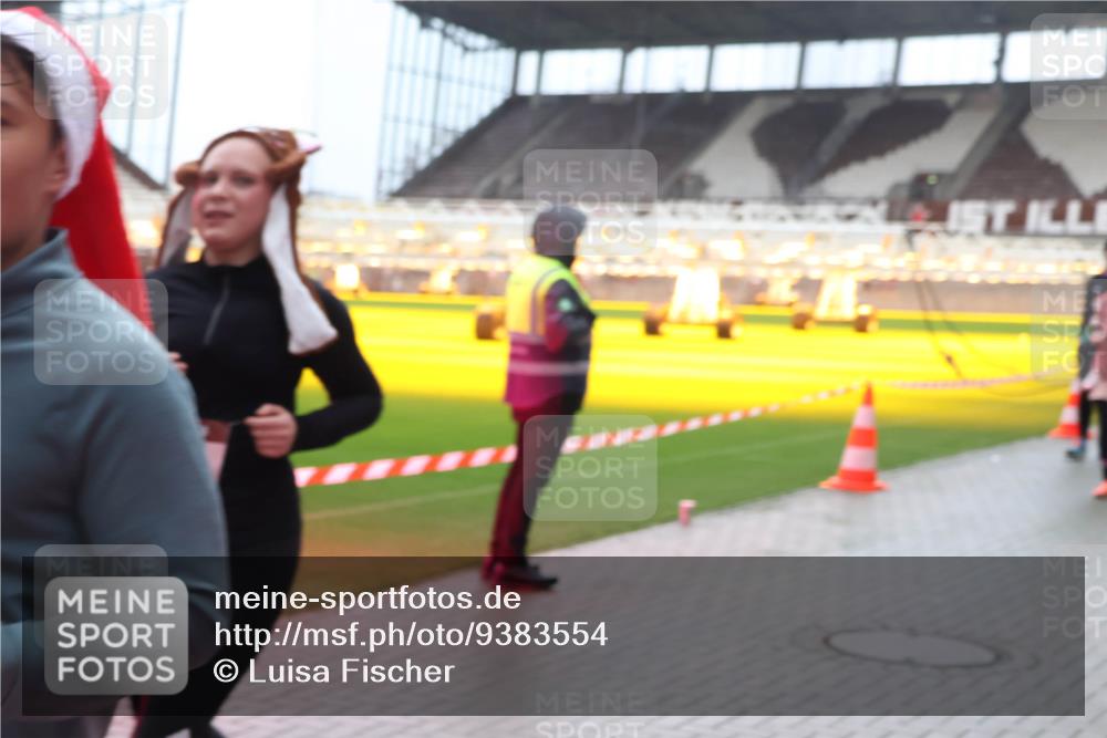 07.12.2025 - St. Pauli X-Mass-Run No. 15 Luisa Fischer http://msf.ph/oto/9383554 07.12.2025 11:26:22 Ziel 674, 678, 1079, 1334, 1339, 1344, 1356, 1379, 1388, 1593, 1672, 1673, 2055, 2088, 2145, 2161, 2166, 2198, 2255, 2265, 2498, 2786, 2795, 3050, 3051, 3068, 3070, 3094, 3257, 3258, 3260, 3261, 3607, 4654, 4825 meine-sportfotos.de