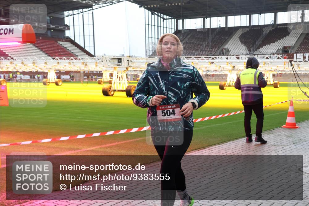 07.12.2025 - St. Pauli X-Mass-Run No. 15 Luisa Fischer http://msf.ph/oto/9383555 07.12.2025 10:53:35 Ziel 15, 504, 176, 262, 500, 504, 507, 510, 546, 1305, 1684, 2673, 3128, 4859 meine-sportfotos.de