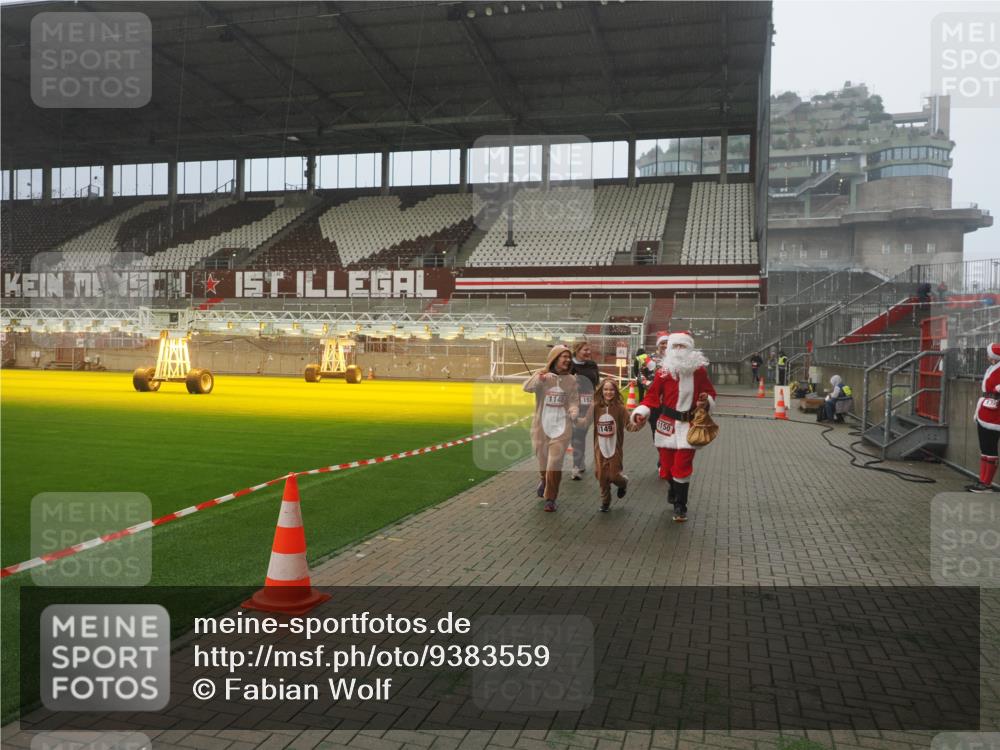 07.12.2025 - St. Pauli X-Mass-Run No. 15 Fabian Wolf http://msf.ph/oto/9383559 07.12.2025 10:11:02 Ziel 57, 979, 983, 1148, 1149, 1150, 1426, 1929, 1935, 2530 meine-sportfotos.de