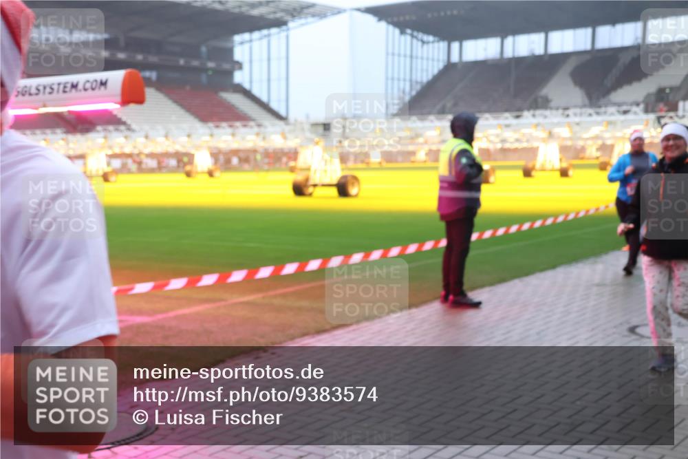 07.12.2025 - St. Pauli X-Mass-Run No. 15 Luisa Fischer http://msf.ph/oto/9383574 07.12.2025 10:13:45 Ziel 80, 88, 970, 1044, 1062, 1126, 1220, 1397, 1733, 2687, 2711, 2712, 2905, 3588, 3589, 4081, 4082, 4083, 4487, 4664 meine-sportfotos.de