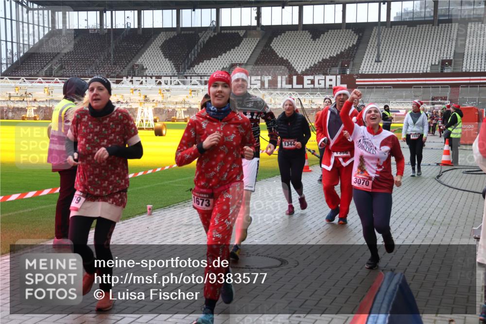 07.12.2025 - St. Pauli X-Mass-Run No. 15 Luisa Fischer http://msf.ph/oto/9383577 07.12.2025 11:26:25 Ziel 19, 1673, 1344, 556, 3070, 1593, 674, 678, 1079, 1334, 1339, 1344, 1345, 1356, 1379, 1388, 1501, 1593, 1672, 1673, 2055, 2059, 2063, 2066, 2069, 2074, 2088, 2124, 2145, 2161, 2166, 2198, 2255, 2260, 2265, 2498, 2637, 2786, 2795, 3050, 3051, 3068, 3070, 3094, 3257, 3258, 3260, 3261, 3607, 4654, 4825 meine-sportfotos.de