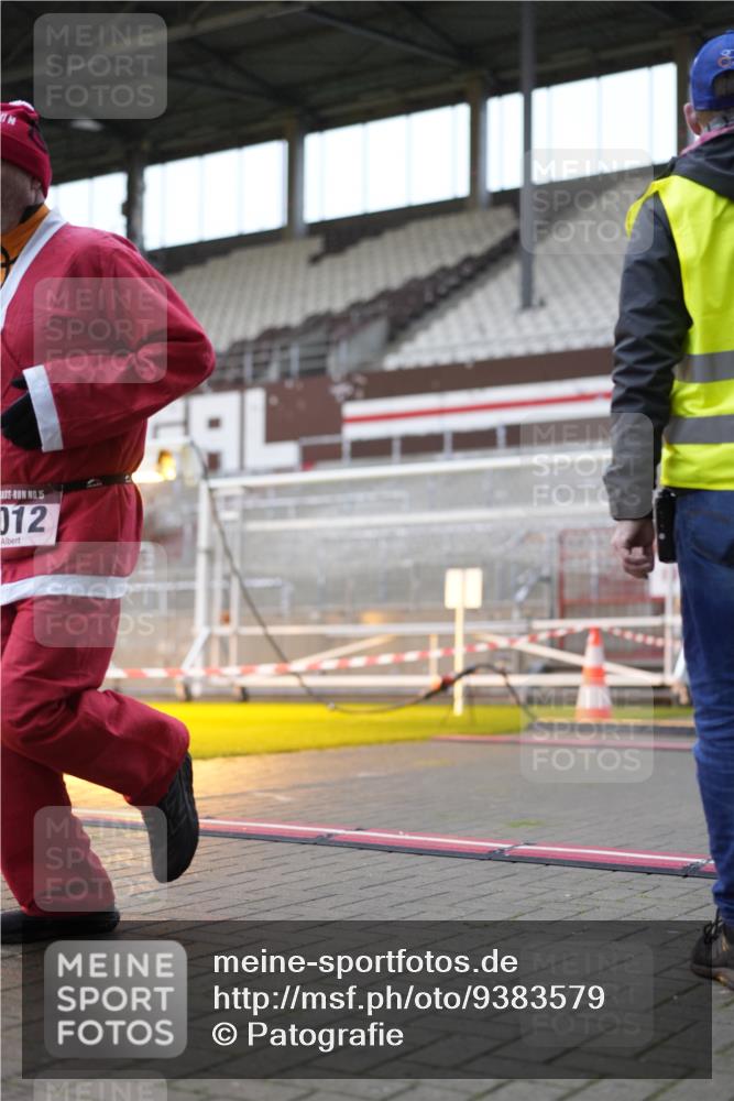 07.12.2025 - St. Pauli X-Mass-Run No. 15 Patografie http://msf.ph/oto/9383579 07.12.2025 10:25:02 Ziel 1012, 3962, 4335, 4431, 4474, 4513, 4514, 4846 meine-sportfotos.de