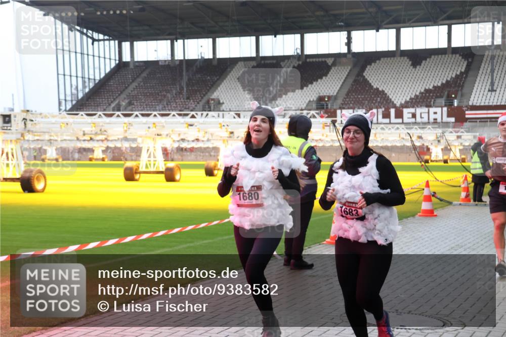 07.12.2025 - St. Pauli X-Mass-Run No. 15 Luisa Fischer http://msf.ph/oto/9383582 07.12.2025 10:53:57 Ziel 11, 5, 1680, 1683, 106, 500, 510, 546, 1478, 1679, 1680, 1681, 1682, 1683, 1684, 3128 meine-sportfotos.de
