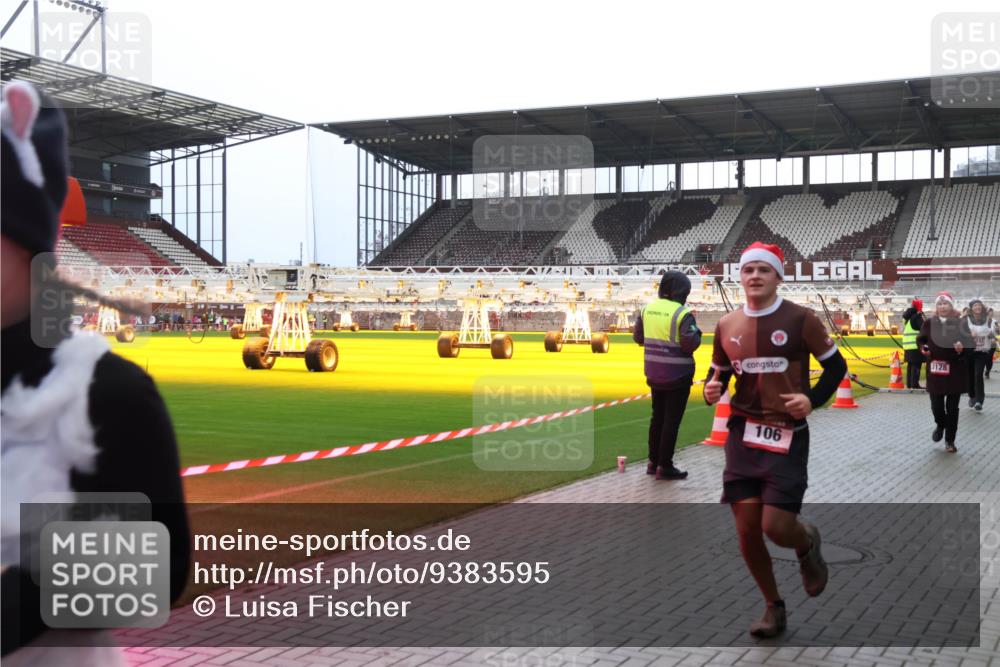 07.12.2025 - St. Pauli X-Mass-Run No. 15 Luisa Fischer http://msf.ph/oto/9383595 07.12.2025 10:53:59 Ziel 3128, 106, 106, 546, 1478, 1679, 1680, 1681, 1682, 1683, 1684, 3128 meine-sportfotos.de