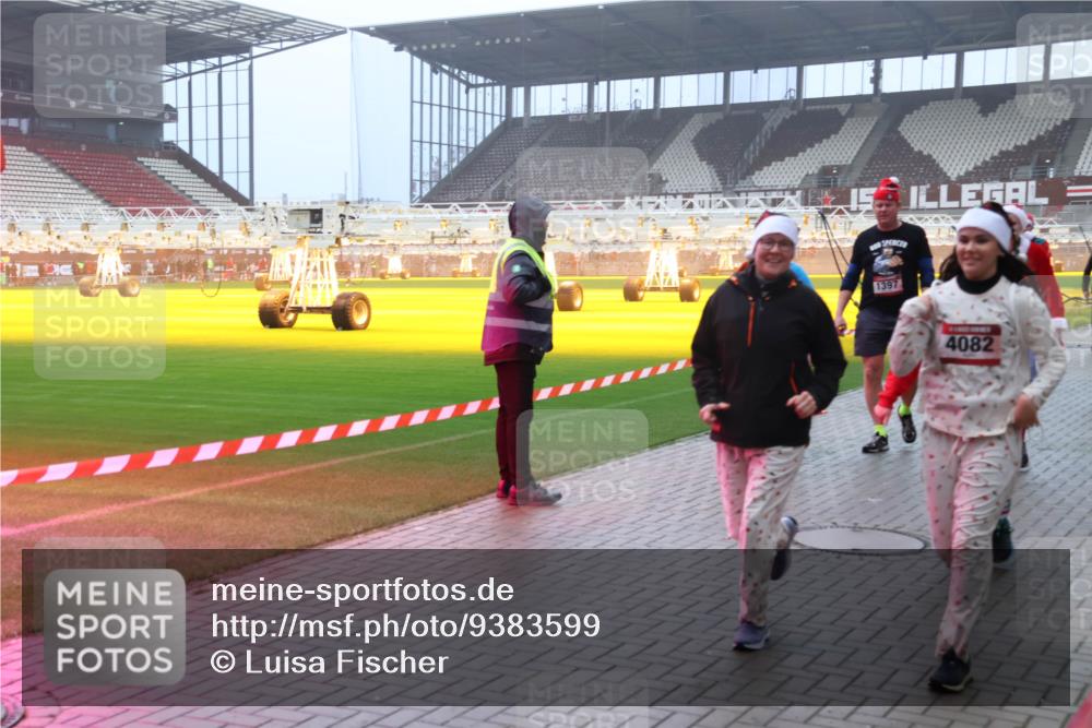 07.12.2025 - St. Pauli X-Mass-Run No. 15 Luisa Fischer http://msf.ph/oto/9383599 07.12.2025 10:13:45 Ziel 1397, 4082, 80, 88, 970, 1044, 1062, 1126, 1220, 1397, 1733, 2687, 2711, 2712, 2905, 3588, 3589, 4081, 4082, 4083, 4487, 4664 meine-sportfotos.de
