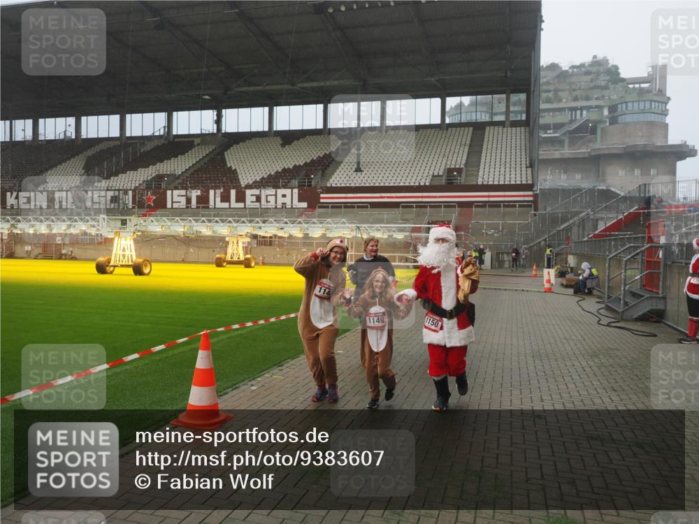 07.12.2025 - St. Pauli X-Mass-Run No. 15 Fabian Wolf http://msf.ph/oto/9383607 07.12.2025 10:11:03 Ziel 57, 979, 983, 1148, 1149, 1150, 1426, 1929, 1935, 2530 meine-sportfotos.de