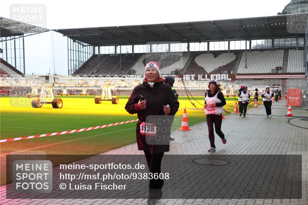07.12.2025 - St. Pauli X-Mass-Run No. 15 Luisa Fischer http://msf.ph/oto/9383608 07.12.2025 10:54:03 Ziel 15, 3128, 1, 1682, 106, 546, 1478, 1679, 1680, 1681, 1682, 1683, 1684, 3128 meine-sportfotos.de