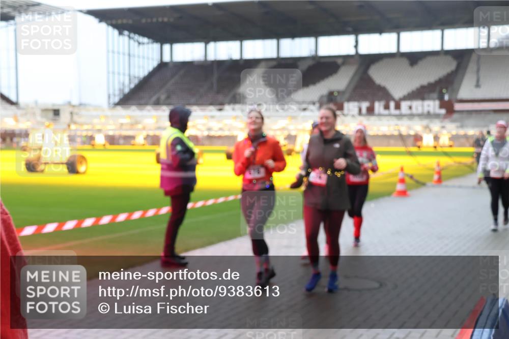 07.12.2025 - St. Pauli X-Mass-Run No. 15 Luisa Fischer http://msf.ph/oto/9383613 07.12.2025 11:26:29 Ziel 610, 624, 674, 678, 1079, 1334, 1339, 1344, 1345, 1356, 1379, 1388, 1498, 1501, 1593, 1632, 1672, 1673, 2055, 2059, 2063, 2066, 2069, 2074, 2088, 2124, 2145, 2161, 2166, 2198, 2255, 2257, 2260, 2265, 2498, 2637, 2786, 2795, 3050, 3051, 3068, 3070, 3094, 3217, 3257, 3258, 3260, 3261, 3607, 4654, 4825 meine-sportfotos.de
