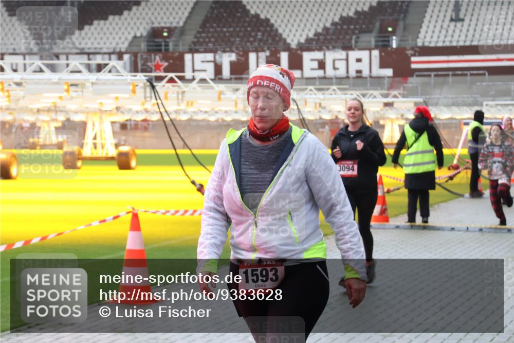 07.12.2025 - St. Pauli X-Mass-Run No. 15 Luisa Fischer http://msf.ph/oto/9383628 07.12.2025 11:26:34 Ziel 15, 1593, 3094, 610, 624, 674, 678, 1079, 1334, 1339, 1344, 1345, 1356, 1379, 1388, 1498, 1501, 1593, 1632, 1672, 1673, 2055, 2059, 2063, 2066, 2069, 2074, 2088, 2124, 2145, 2161, 2166, 2198, 2255, 2257, 2260, 2265, 2637, 2786, 2795, 3050, 3051, 3068, 3070, 3094, 3217, 3257, 3258, 3260, 3261, 3607, 4654 meine-sportfotos.de
