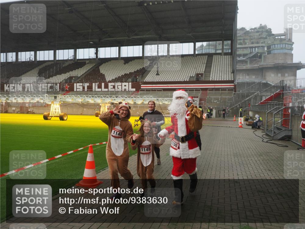 07.12.2025 - St. Pauli X-Mass-Run No. 15 Fabian Wolf http://msf.ph/oto/9383630 07.12.2025 10:11:04 Ziel 57, 979, 983, 1148, 1149, 1150, 1426, 1929, 1935, 2530 meine-sportfotos.de