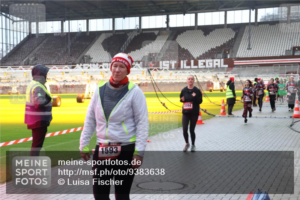 07.12.2025 - St. Pauli X-Mass-Run No. 15 Luisa Fischer http://msf.ph/oto/9383638 07.12.2025 11:26:35 Ziel 1593, 3094, 610, 624, 674, 678, 1079, 1334, 1339, 1344, 1345, 1356, 1379, 1388, 1498, 1501, 1593, 1632, 1672, 1673, 2055, 2059, 2063, 2066, 2069, 2074, 2088, 2124, 2145, 2161, 2166, 2198, 2255, 2257, 2260, 2265, 2637, 2786, 2795, 3050, 3051, 3068, 3070, 3094, 3217, 3257, 3258, 3260, 3261, 3607, 4654 meine-sportfotos.de