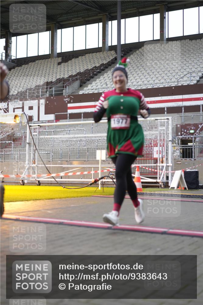 07.12.2025 - St. Pauli X-Mass-Run No. 15 Patografie http://msf.ph/oto/9383643 07.12.2025 10:25:09 Ziel 1012, 1977, 1987, 1995, 3962, 4121, 4201, 4204, 4284, 4335, 4431, 4513, 4514 meine-sportfotos.de