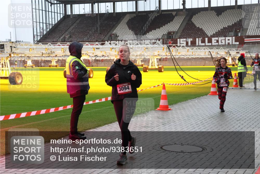 07.12.2025 - St. Pauli X-Mass-Run No. 15 Luisa Fischer http://msf.ph/oto/9383651 07.12.2025 11:26:37 Ziel 15, 3094, 326, 610, 624, 674, 678, 1079, 1344, 1345, 1356, 1498, 1501, 1593, 1632, 1673, 2055, 2059, 2063, 2066, 2069, 2074, 2088, 2124, 2145, 2161, 2166, 2198, 2255, 2257, 2260, 2265, 2637, 2786, 2795, 3050, 3051, 3068, 3070, 3094, 3217, 3257, 3258, 3260, 3261, 3607 meine-sportfotos.de