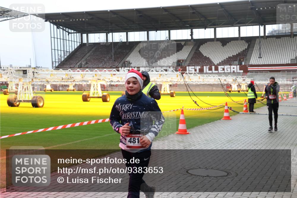 07.12.2025 - St. Pauli X-Mass-Run No. 15 Luisa Fischer http://msf.ph/oto/9383653 07.12.2025 10:54:33 Ziel 15, 481, 1478, 1478, 1489, 4814 meine-sportfotos.de