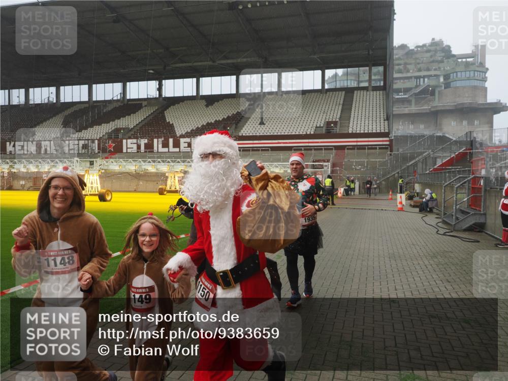 07.12.2025 - St. Pauli X-Mass-Run No. 15 Fabian Wolf http://msf.ph/oto/9383659 07.12.2025 10:11:05 Ziel 57, 979, 983, 1148, 1149, 1150, 1426, 1929, 1935, 2530 meine-sportfotos.de