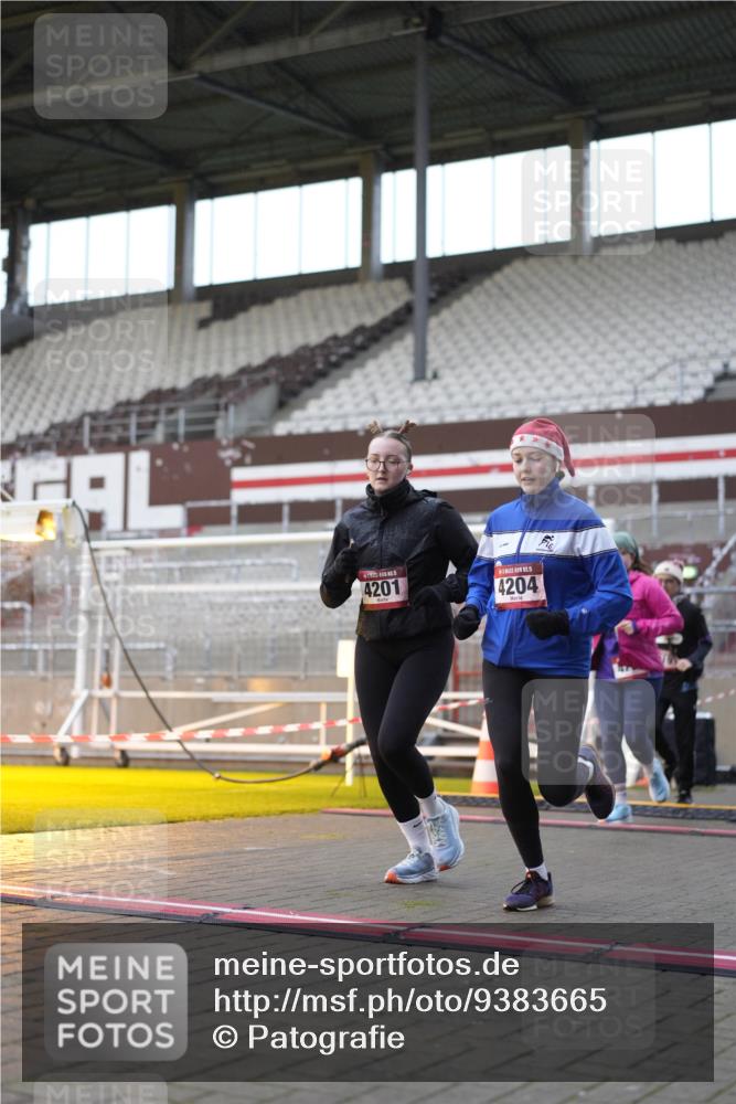07.12.2025 - St. Pauli X-Mass-Run No. 15 Patografie http://msf.ph/oto/9383665 07.12.2025 10:25:13 Ziel 1012, 1247, 1631, 1977, 1987, 1995, 2029, 3962, 4118, 4119, 4121, 4201, 4204, 4284, 4335, 4445, 4482, 4485 meine-sportfotos.de