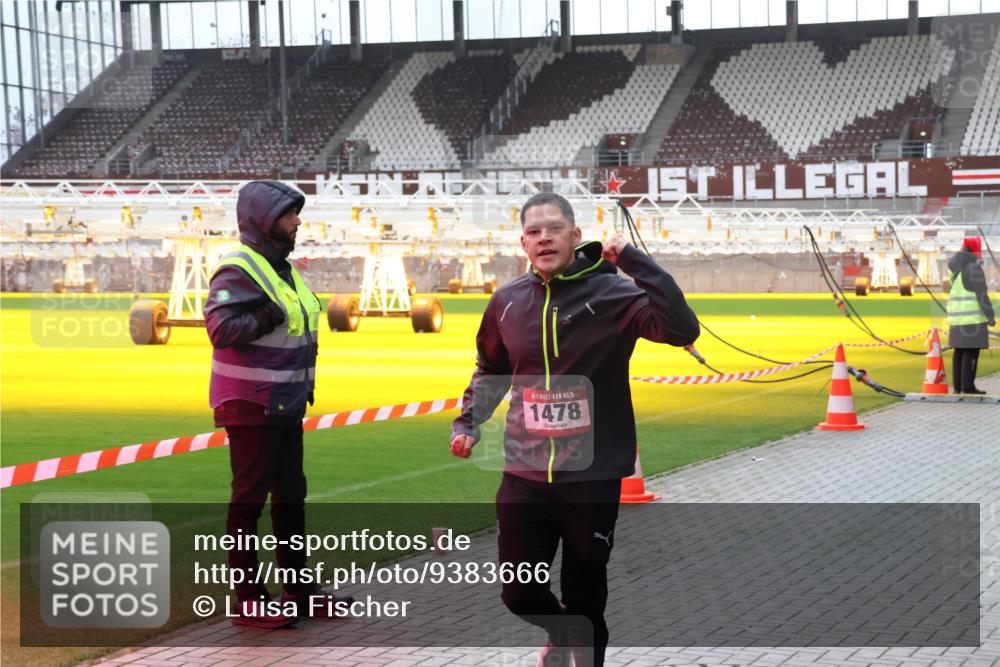 07.12.2025 - St. Pauli X-Mass-Run No. 15 Luisa Fischer http://msf.ph/oto/9383666 07.12.2025 10:54:36 Ziel 15, 1478, 1478, 1489, 4814 meine-sportfotos.de