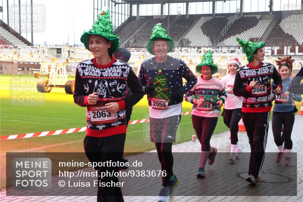 07.12.2025 - St. Pauli X-Mass-Run No. 15 Luisa Fischer http://msf.ph/oto/9383676 07.12.2025 11:26:53 Ziel 2063, 2059, 2069, 2066, 2260, 205, 209, 610, 624, 674, 678, 1344, 1345, 1356, 1498, 1501, 1632, 2024, 2026, 2059, 2063, 2066, 2069, 2074, 2088, 2124, 2145, 2161, 2166, 2176, 2198, 2234, 2236, 2237, 2240, 2255, 2257, 2260, 2265, 2637, 2748, 2749, 2786, 2795, 2813, 2942, 3068, 3070, 3094, 3217, 3257, 3258, 3260, 3261, 3607, 4884 meine-sportfotos.de