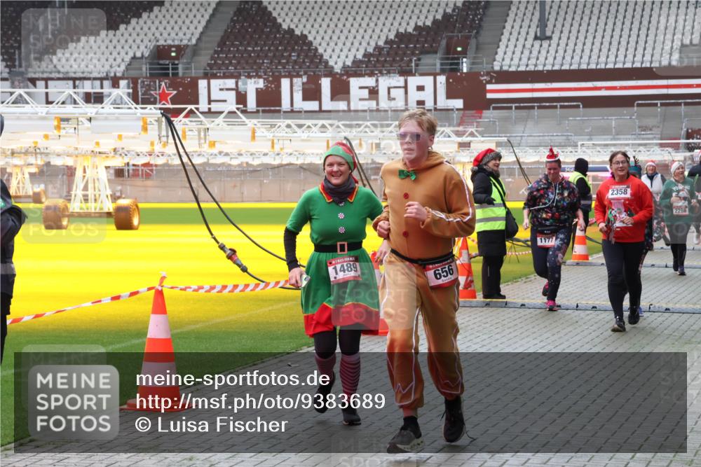 07.12.2025 - St. Pauli X-Mass-Run No. 15 Luisa Fischer http://msf.ph/oto/9383689 07.12.2025 10:54:58 Ziel 1489, 656, 1177, 2358, 2286, 656, 692, 1177, 1489, 2286, 2328, 2358, 2360, 2832, 3391, 3437 meine-sportfotos.de