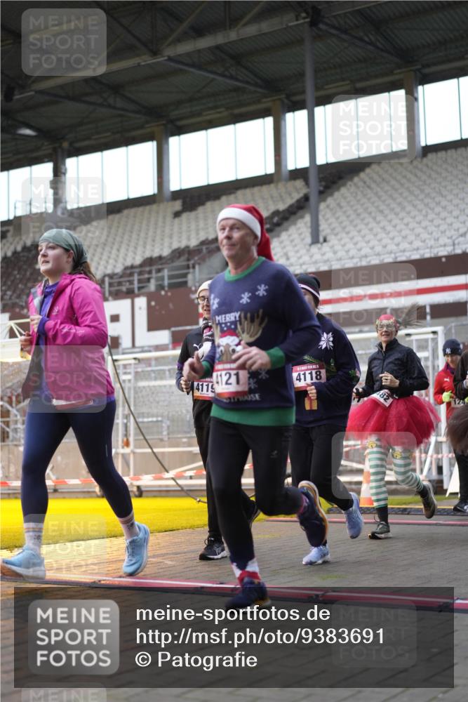 07.12.2025 - St. Pauli X-Mass-Run No. 15 Patografie http://msf.ph/oto/9383691 07.12.2025 10:25:15 Ziel 1012, 1247, 1631, 1977, 1987, 1995, 2029, 3962, 4118, 4119, 4121, 4201, 4204, 4284, 4335, 4445, 4482, 4485 meine-sportfotos.de