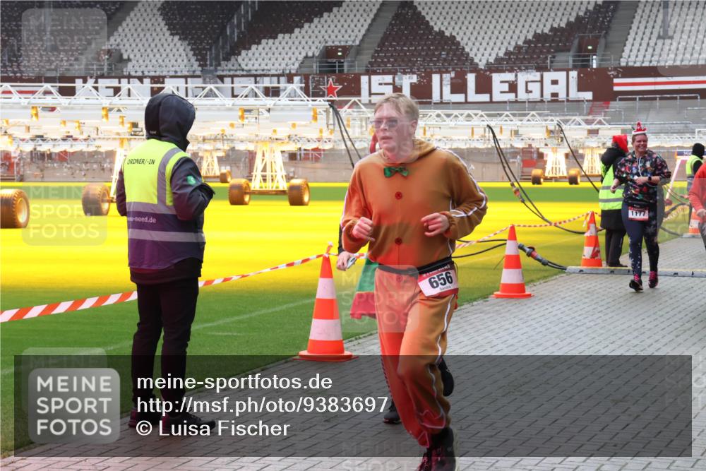 07.12.2025 - St. Pauli X-Mass-Run No. 15 Luisa Fischer http://msf.ph/oto/9383697 07.12.2025 10:54:59 Ziel 656, 1177, 656, 692, 1177, 1489, 2286, 2328, 2358, 2360, 2832, 3391, 3437 meine-sportfotos.de