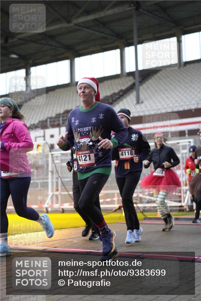 07.12.2025 - St. Pauli X-Mass-Run No. 15 Patografie http://msf.ph/oto/9383699 07.12.2025 10:25:15 Ziel 1012, 1247, 1631, 1977, 1987, 1995, 2029, 3962, 4118, 4119, 4121, 4201, 4204, 4284, 4335, 4445, 4482, 4485 meine-sportfotos.de