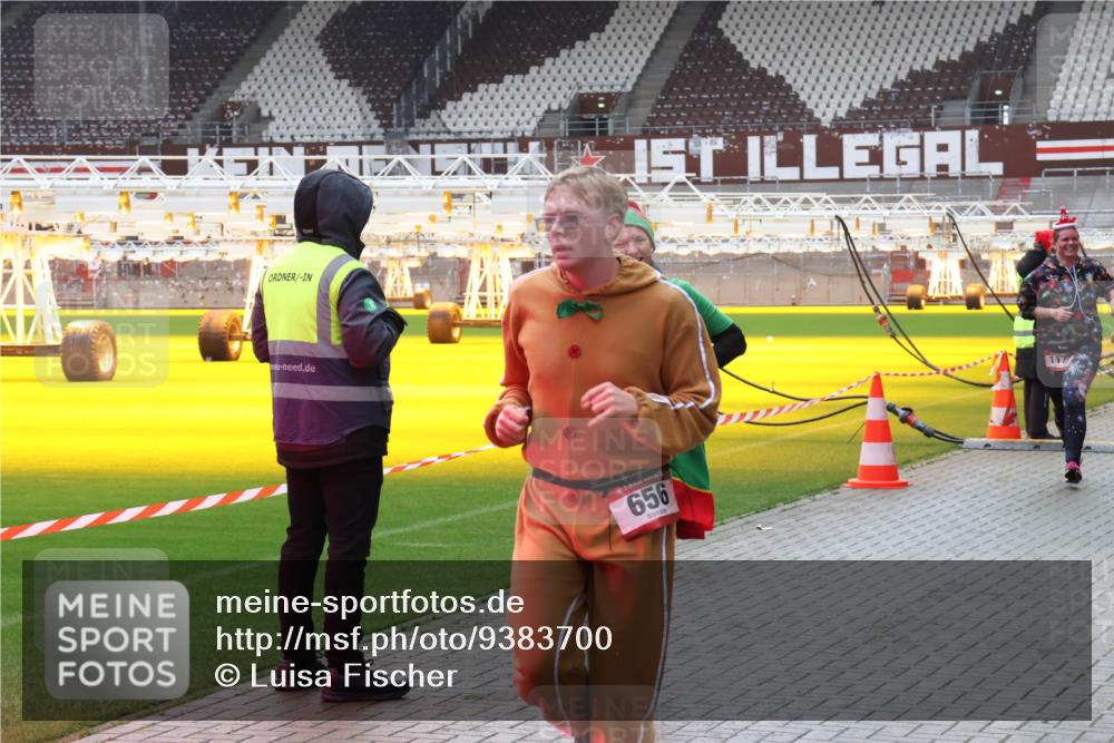 07.12.2025 - St. Pauli X-Mass-Run No. 15 Luisa Fischer http://msf.ph/oto/9383700 07.12.2025 10:55:00 Ziel 656, 656, 692, 1177, 1489, 2286, 2328, 2358, 2360, 2832, 3391, 3437 meine-sportfotos.de
