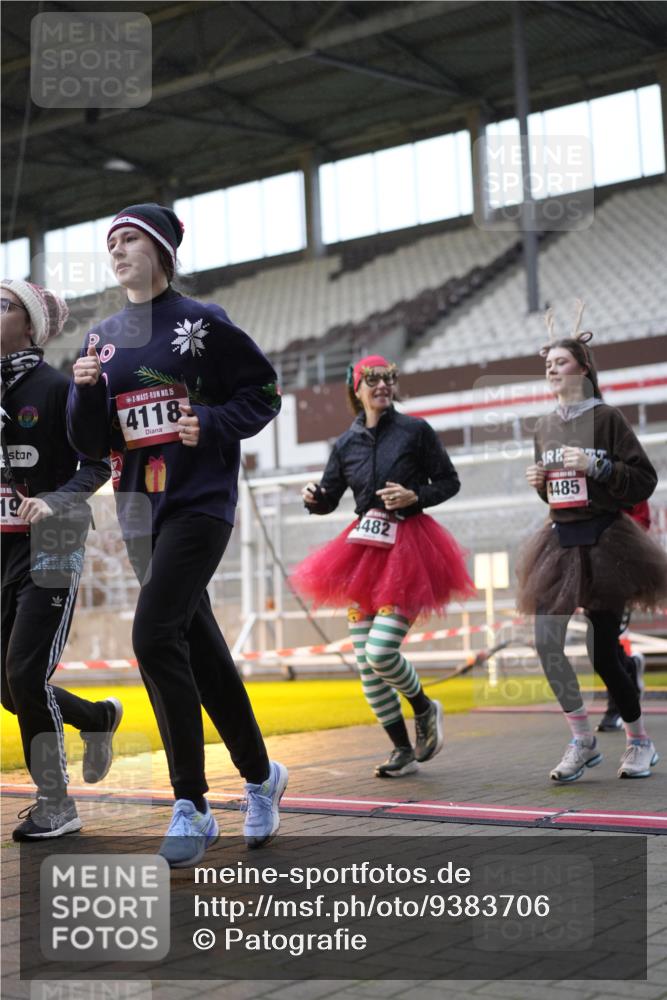 07.12.2025 - St. Pauli X-Mass-Run No. 15 Patografie http://msf.ph/oto/9383706 07.12.2025 10:25:16 Ziel 1012, 1247, 1631, 1977, 1987, 1995, 2029, 3962, 4118, 4119, 4121, 4201, 4204, 4284, 4335, 4445, 4482, 4485 meine-sportfotos.de