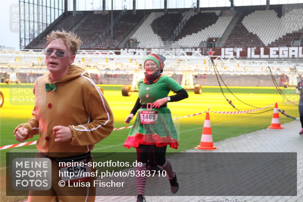 07.12.2025 - St. Pauli X-Mass-Run No. 15 Luisa Fischer http://msf.ph/oto/9383710 07.12.2025 10:55:01 Ziel 5, 656, 144, 1489, 656, 692, 1177, 1489, 2286, 2328, 2358, 2360, 2832, 3391, 3437 meine-sportfotos.de