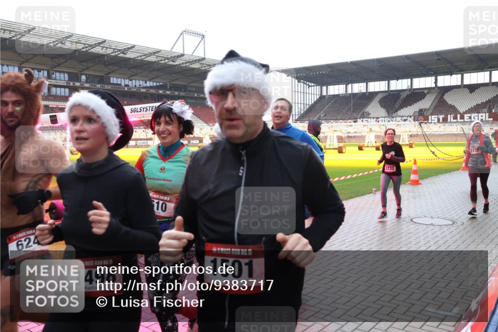 07.12.2025 - St. Pauli X-Mass-Run No. 15 Luisa Fischer http://msf.ph/oto/9383717 07.12.2025 11:26:57 Ziel 624, 5, 1498, 10, 15, 1501, 2732, 273, 205, 209, 610, 624, 1345, 1498, 1501, 1632, 2024, 2026, 2059, 2063, 2066, 2069, 2074, 2088, 2124, 2161, 2175, 2176, 2198, 2234, 2236, 2237, 2240, 2255, 2257, 2260, 2265, 2637, 2748, 2749, 2786, 2795, 2813, 2942, 2972, 2979, 3094, 3217, 3257, 3258, 3260, 3261, 3607, 4884 meine-sportfotos.de