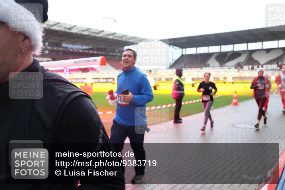 07.12.2025 - St. Pauli X-Mass-Run No. 15 Luisa Fischer http://msf.ph/oto/9383719 07.12.2025 11:26:58 Ziel 205, 209, 610, 624, 1345, 1498, 1501, 1632, 2024, 2026, 2059, 2063, 2066, 2069, 2074, 2088, 2124, 2175, 2176, 2234, 2236, 2237, 2240, 2257, 2260, 2637, 2748, 2749, 2786, 2795, 2813, 2942, 2972, 2979, 3094, 3217, 3257, 3258, 3260, 3261, 3607, 4884 meine-sportfotos.de