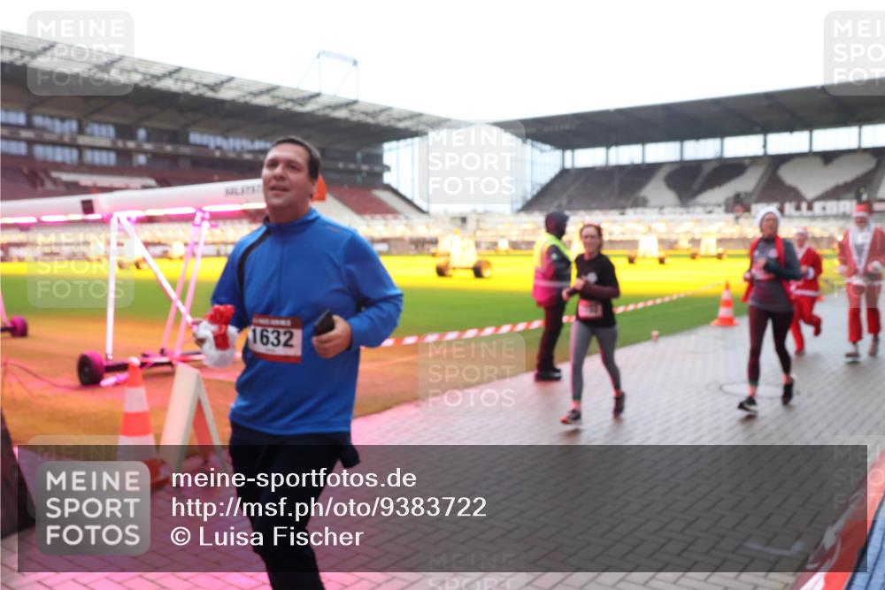 07.12.2025 - St. Pauli X-Mass-Run No. 15 Luisa Fischer http://msf.ph/oto/9383722 07.12.2025 11:26:58 Ziel 1632, 205, 209, 610, 624, 1345, 1498, 1501, 1632, 2024, 2026, 2059, 2063, 2066, 2069, 2074, 2088, 2124, 2175, 2176, 2234, 2236, 2237, 2240, 2257, 2260, 2637, 2748, 2749, 2786, 2795, 2813, 2942, 2972, 2979, 3094, 3217, 3257, 3258, 3260, 3261, 3607, 4884 meine-sportfotos.de