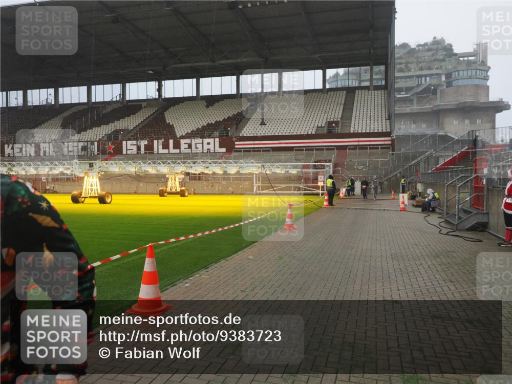 07.12.2025 - St. Pauli X-Mass-Run No. 15 Fabian Wolf http://msf.ph/oto/9383723 07.12.2025 10:11:07 Ziel 57, 979, 983, 1148, 1149, 1150, 1426, 1929, 1935, 2530 meine-sportfotos.de