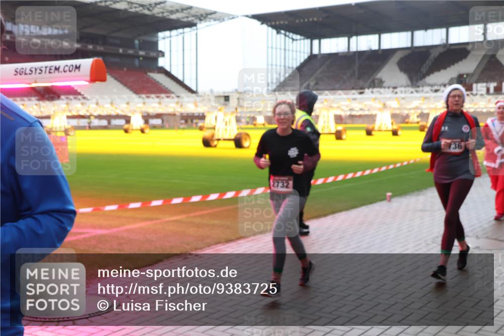 07.12.2025 - St. Pauli X-Mass-Run No. 15 Luisa Fischer http://msf.ph/oto/9383725 07.12.2025 11:26:58 Ziel 2732, 36, 1, 205, 209, 610, 624, 1345, 1498, 1501, 1632, 2024, 2026, 2059, 2063, 2066, 2069, 2074, 2088, 2124, 2175, 2176, 2234, 2236, 2237, 2240, 2257, 2260, 2637, 2748, 2749, 2786, 2795, 2813, 2942, 2972, 2979, 3094, 3217, 3257, 3258, 3260, 3261, 3607, 4884 meine-sportfotos.de