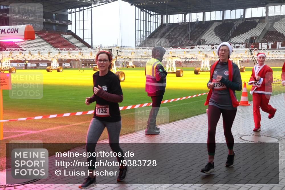 07.12.2025 - St. Pauli X-Mass-Run No. 15 Luisa Fischer http://msf.ph/oto/9383728 07.12.2025 11:26:59 Ziel 2732, 2736, 2746, 205, 209, 610, 624, 1345, 1498, 1501, 1632, 2024, 2026, 2059, 2063, 2066, 2069, 2074, 2088, 2124, 2175, 2176, 2234, 2236, 2237, 2240, 2257, 2260, 2637, 2748, 2749, 2786, 2795, 2813, 2942, 2972, 2979, 3094, 3217, 3257, 3258, 3260, 3261, 3607, 4884 meine-sportfotos.de